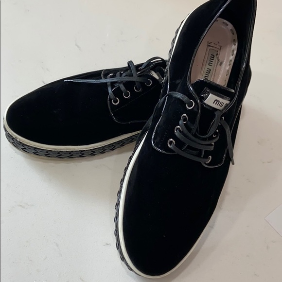 Miu Miu velvet w/patent leather trim - Picture 2 of 8